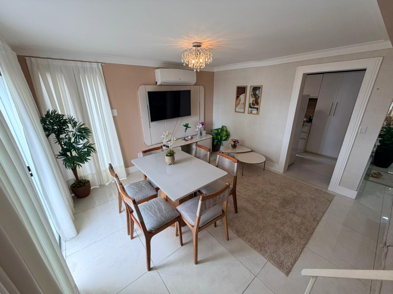 Ambiente mobiliado do apartamento no Ed. Josué Freire