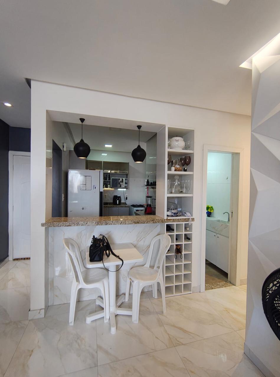 Sala de jantar e cozinha americana do apartamento Ed Guaruba